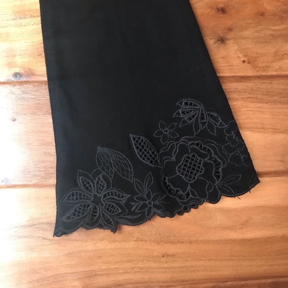 Frame Le High Cropped Flare Leg Floral Hem Jeans - Picture 3 of 11